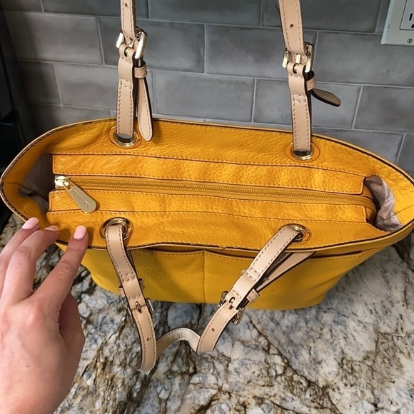 Michael Kors BEDFORD LEATHER ZIP POCKET TOTE - Picture 11 of 12